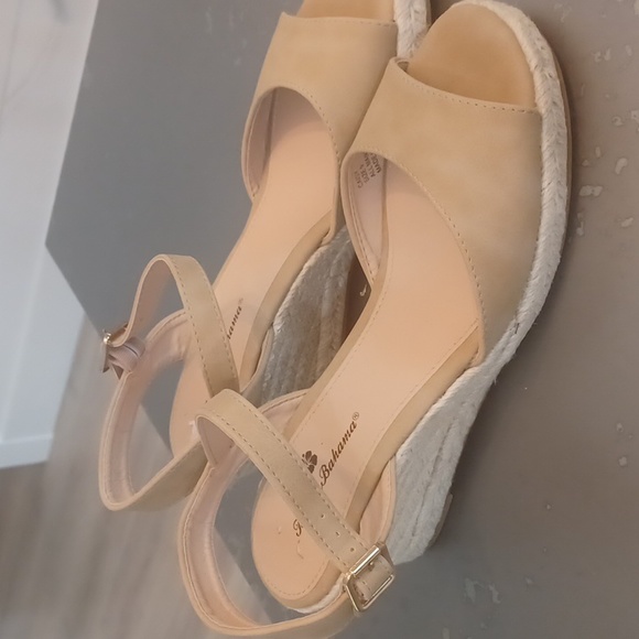 Ladies Tommy Bahama wedge sandal NWOT - Picture 4 of 4